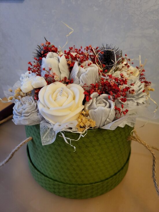 Lielais sveču ziedu dekors