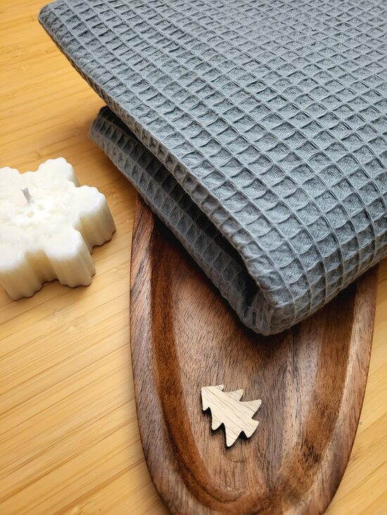 Zaļpelēkas krāsas lielais dvielis