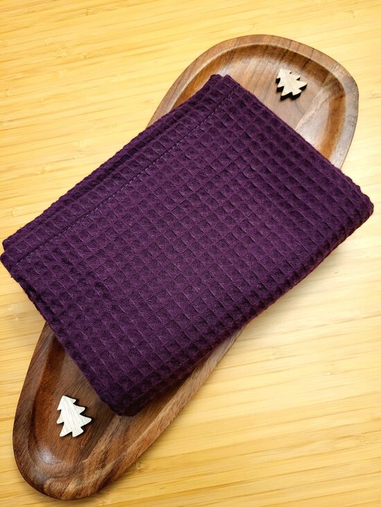 Vidējais baklažān krāsas dvielis