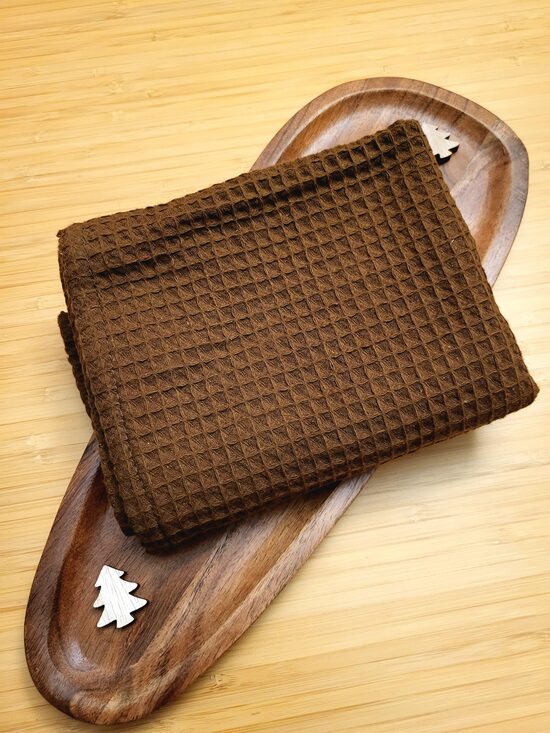 Kafijas krāsas vidējais dvielis