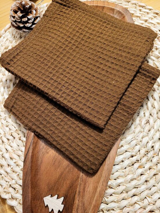 Kafijas krāsas mazais dvielis