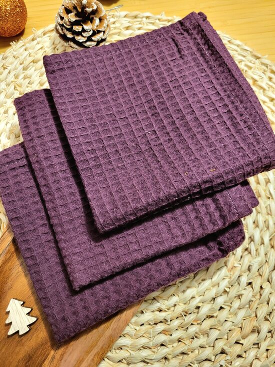 Baklažān krāsas mazais dvielis