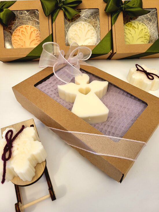 Ceriņu krāsas dvielis plus svece 